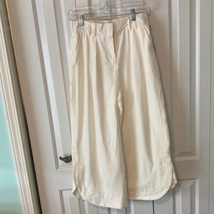 NWT Ryegrass capris sold by JCPenney. Never worn. Size S. Machine washable.